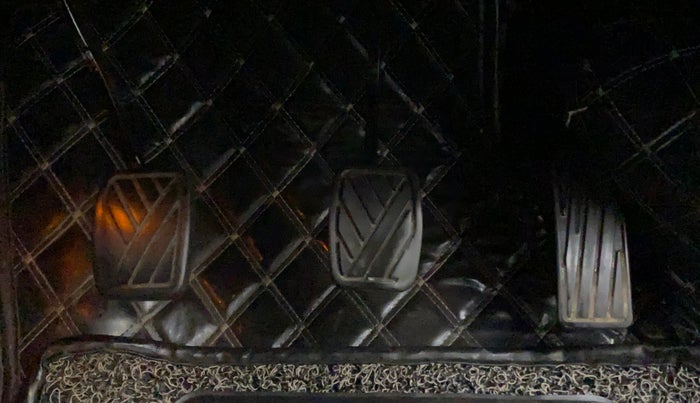 2020 Toyota Glanza G, CNG, Manual, 39,634 km, Pedals