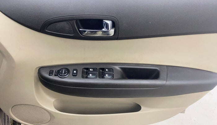 2012 Hyundai i20 MAGNA (O) 1.2, Petrol, Manual, 71,643 km, Driver Side Door Panels Control