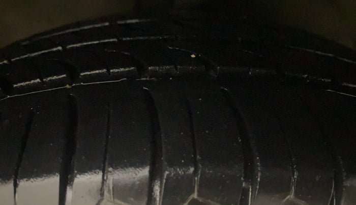 2012 Hyundai i20 MAGNA (O) 1.2, Petrol, Manual, 71,643 km, Right Front Tyre Tread