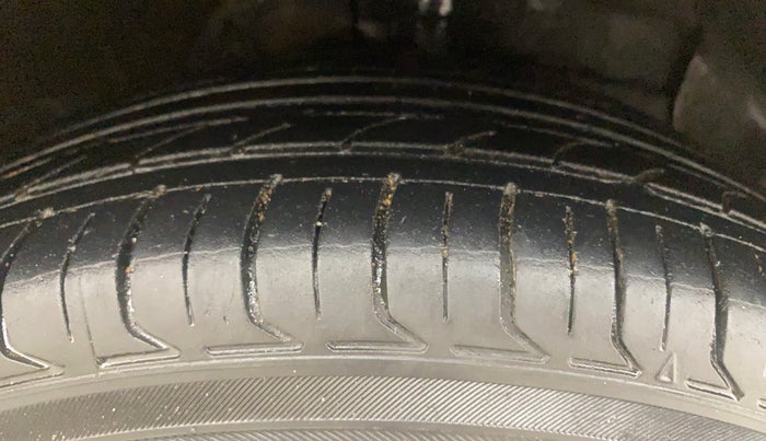 2021 Hyundai AURA S 1.2 CNG, CNG, Manual, 87,394 km, Right Front Tyre Tread