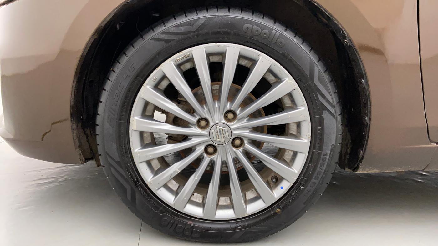 2015 Maruti Ciaz ZDI+, Diesel, Manual, 1,04,013 km, Left Front Wheel
