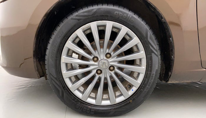 2015 Maruti Ciaz ZDI+, Diesel, Manual, 1,04,013 km, Left Front Wheel