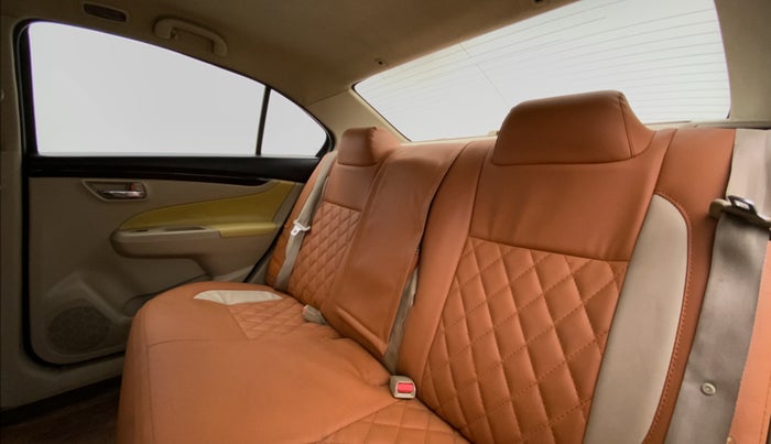 2015 Maruti Ciaz ZDI+, Diesel, Manual, 1,04,013 km, Right Side Rear Door Cabin