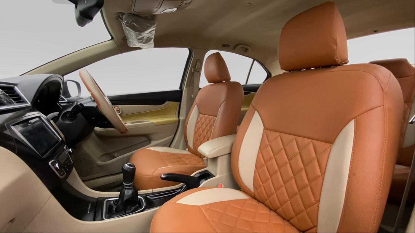2015 Maruti Ciaz ZDI+, Diesel, Manual, 1,04,013 km, Right Side Front Door Cabin