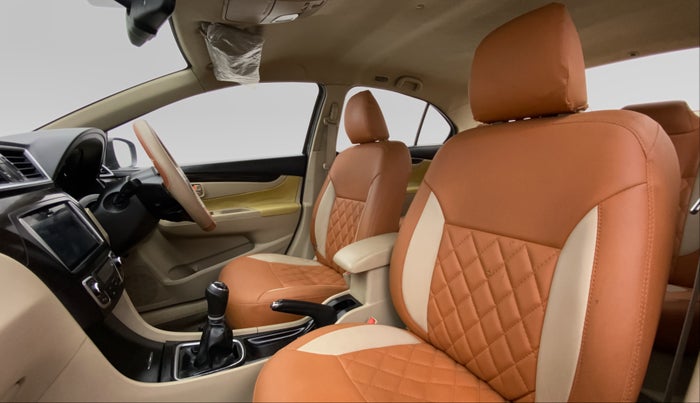 2015 Maruti Ciaz ZDI+, Diesel, Manual, 1,04,013 km, Right Side Front Door Cabin