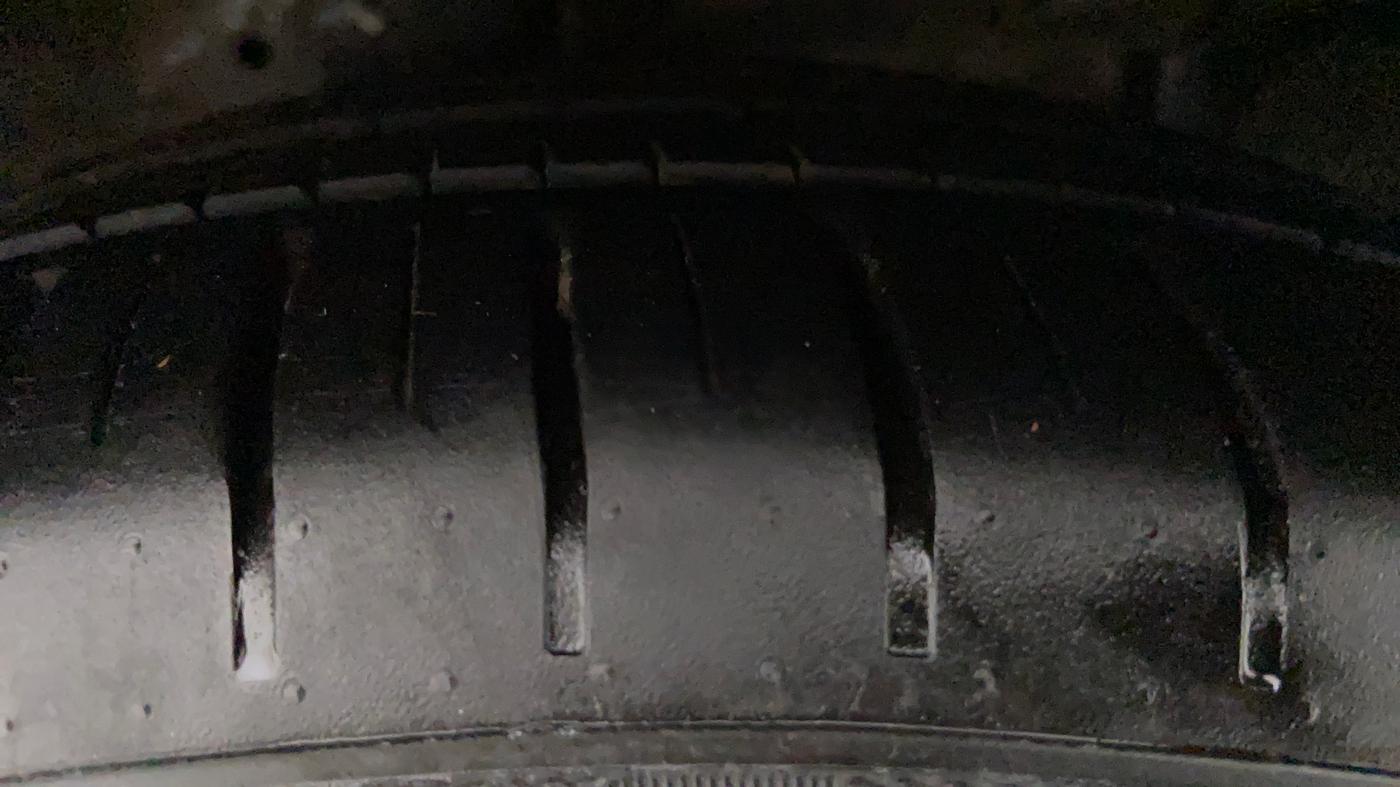 2015 Maruti Ciaz ZDI+, Diesel, Manual, 1,04,013 km, Right Front Tyre Tread