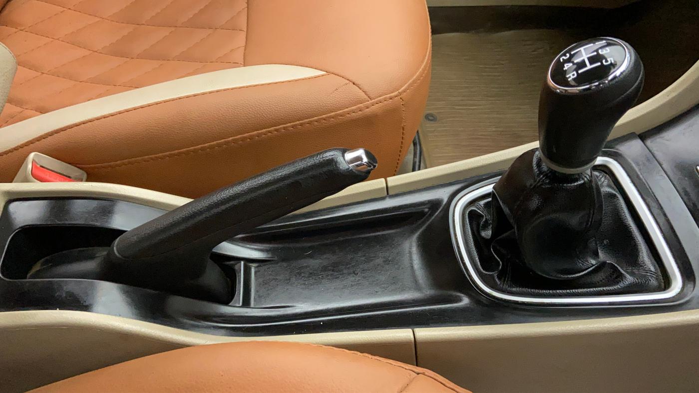 2015 Maruti Ciaz ZDI+, Diesel, Manual, 1,04,013 km, Gear Lever