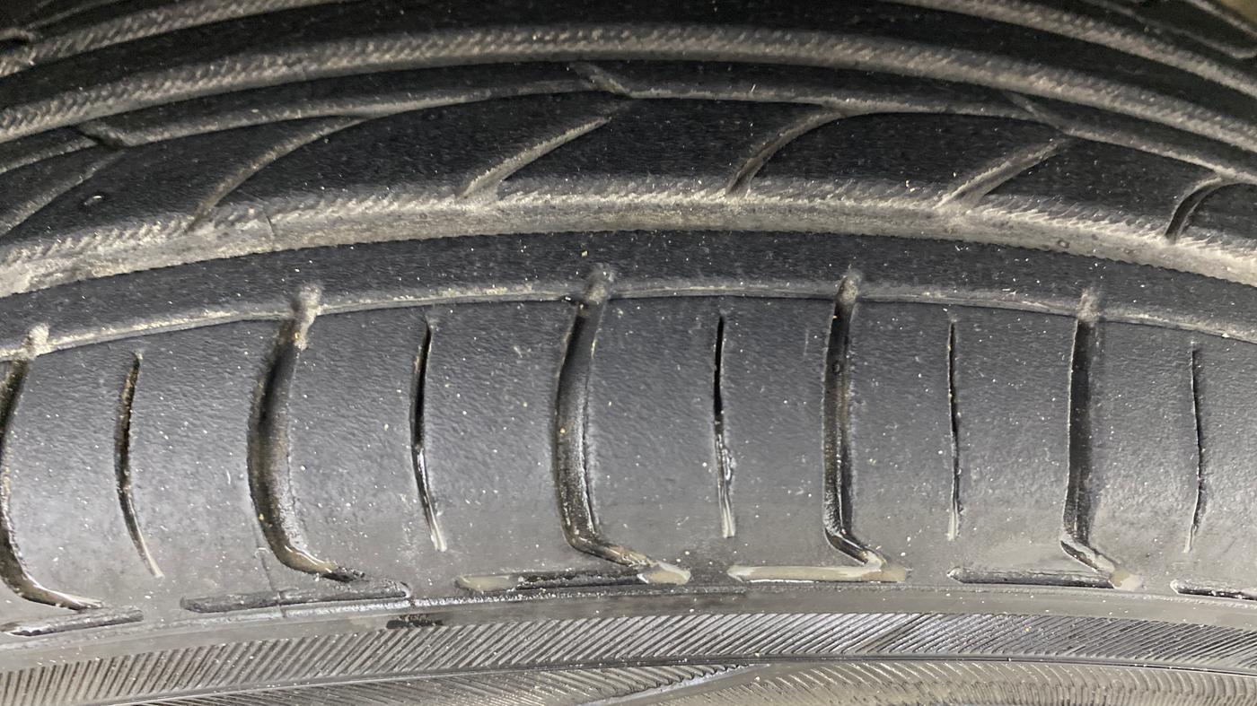 2016 Maruti Wagon R 1.0 VXI AMT, Petrol, Automatic, 46,783 km, Right Front Tyre Tread