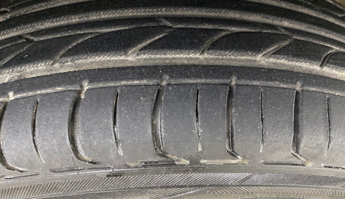 2016 Maruti Wagon R 1.0 VXI AMT, Petrol, Automatic, 46,687 km, Right Front Tyre Tread