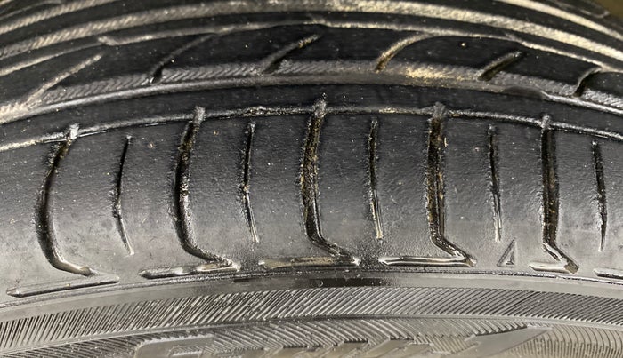 2016 Maruti Wagon R 1.0 VXI AMT, Petrol, Automatic, 46,687 km, Left Front Tyre Tread