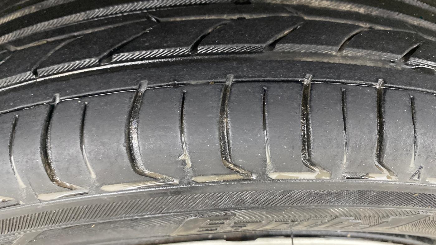 2016 Maruti Wagon R 1.0 VXI AMT, Petrol, Automatic, 46,783 km, Right Rear Tyre Tread