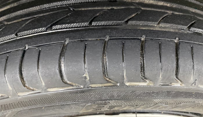 2016 Maruti Wagon R 1.0 VXI AMT, Petrol, Automatic, 46,687 km, Right Rear Tyre Tread