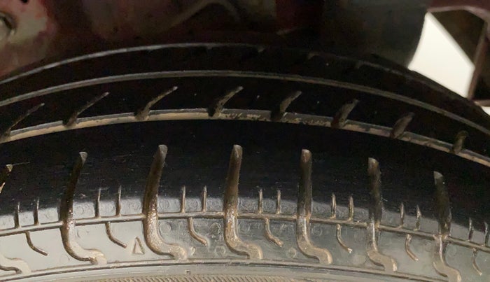 2012 Hyundai Eon MAGNA, Petrol, Manual, 1,10,149 km, Left Rear Tyre Tread