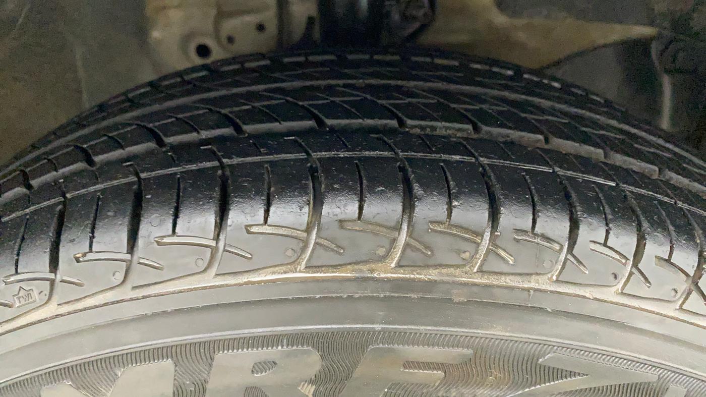 2013 Honda Brio S MT, Petrol, Manual, 67,819 km, Right Front Tyre Tread