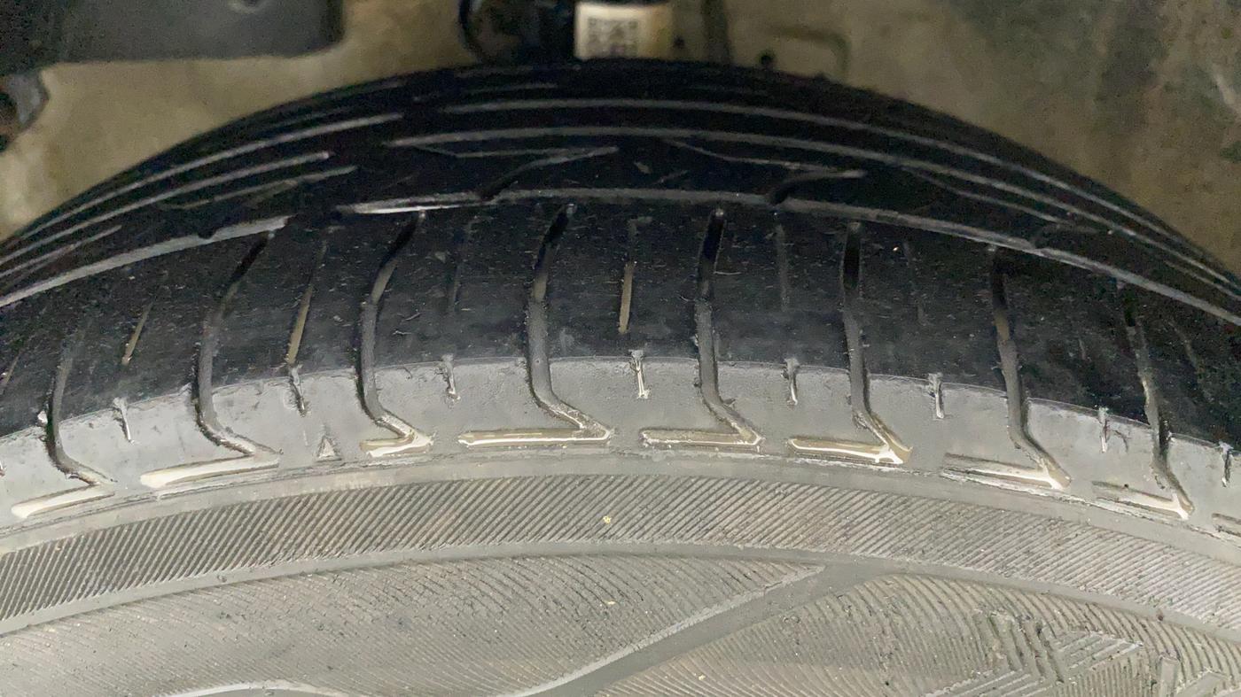 2013 Honda Brio S MT, Petrol, Manual, 67,819 km, Left Front Tyre Tread