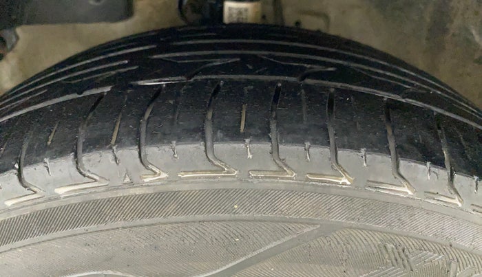 2013 Honda Brio S MT, Petrol, Manual, 67,819 km, Left Front Tyre Tread