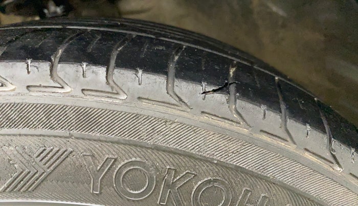 2013 Honda Brio S MT, Petrol, Manual, 67,819 km, Left front tyre - Minor crack
