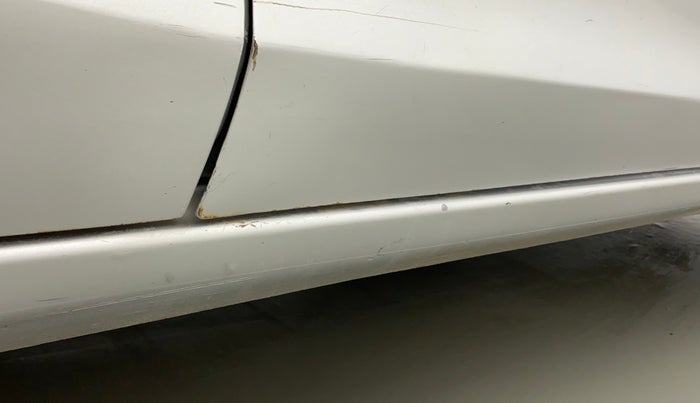 2013 Honda Brio S MT, Petrol, Manual, 67,819 km, Right running board - Minor scratches