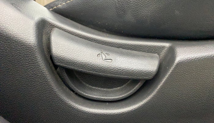 2018 Hyundai Grand i10 MAGNA 1.2 KAPPA VTVT, Petrol, Manual, 22,602 km, Driver Side Adjustment Panel