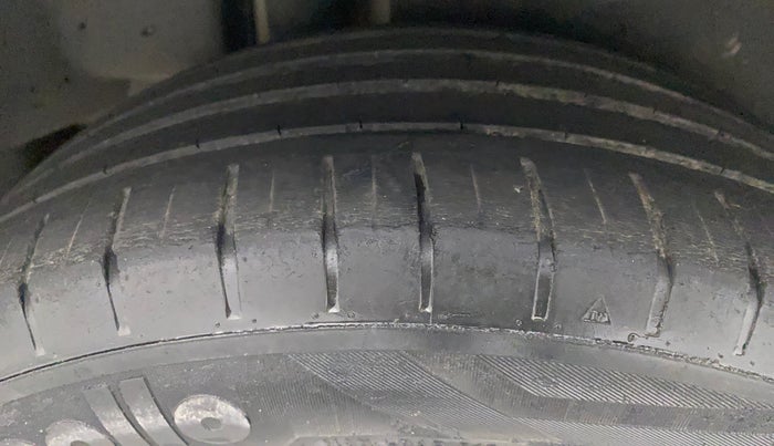2018 Maruti Ciaz ALPHA  AT 1.4  PETROL, Petrol, Automatic, 77,827 km, Right Rear Tyre Tread