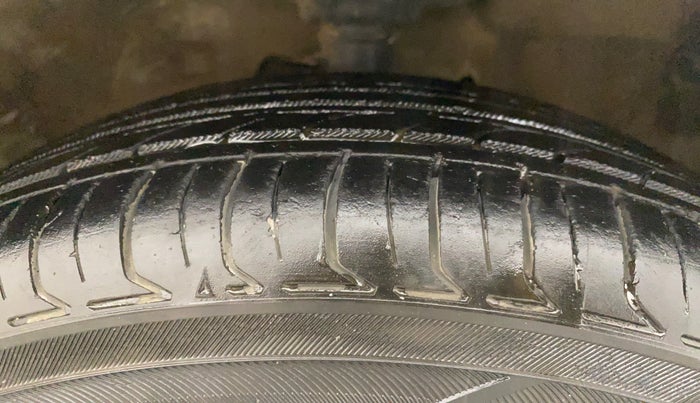 2015 Maruti Celerio VXI AMT, Petrol, Automatic, 88,128 km, Right Front Tyre Tread