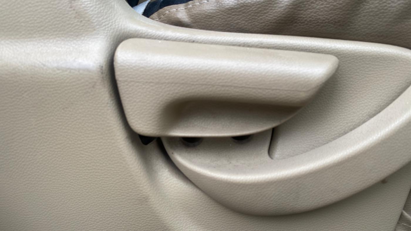 2016 Honda Amaze 1.5L I-DTEC SX, Diesel, Manual, 1,27,460 km, Driver Side Adjustment Panel