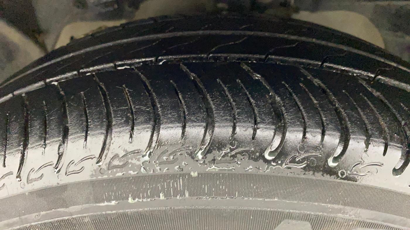 2019 Ford New Figo 1.2 TITANIUM, Petrol, Manual, 26,681 km, Left Front Tyre Tread