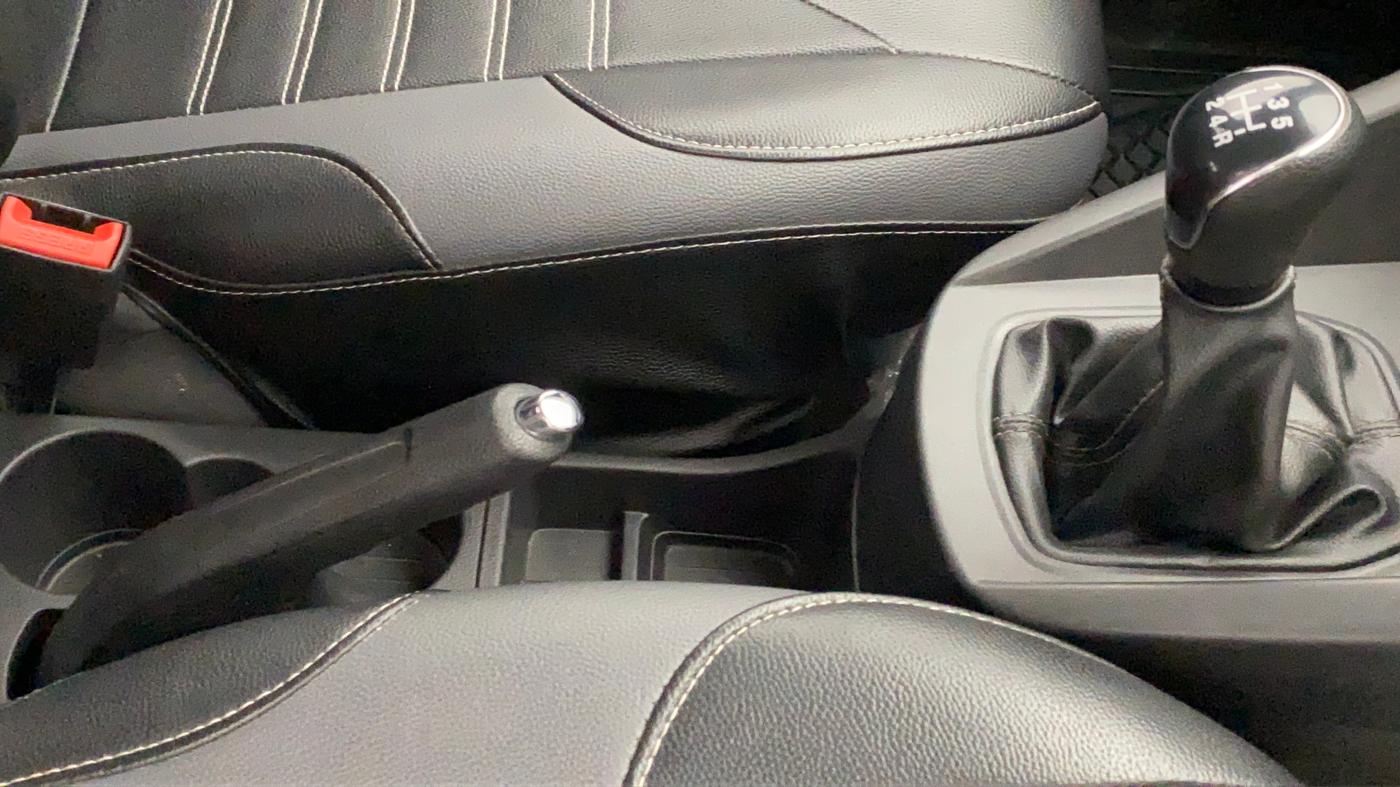 2019 Ford New Figo 1.2 TITANIUM, Petrol, Manual, 26,681 km, Gear Lever