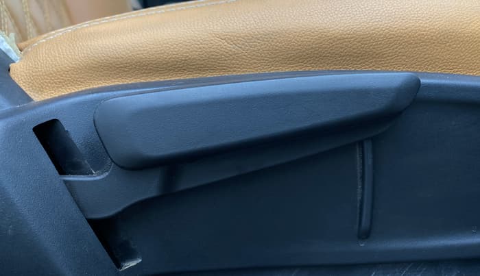 2021 Tata ALTROZ XZ PETROL, Petrol, Manual, 26,606 km, Driver Side Adjustment Panel