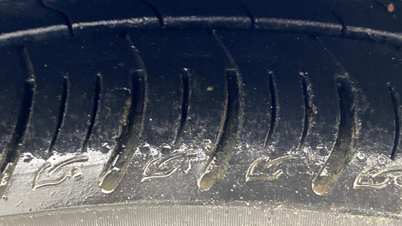2021 Tata ALTROZ XZ PETROL, Petrol, Manual, 26,606 km, Right Front Tyre Tread