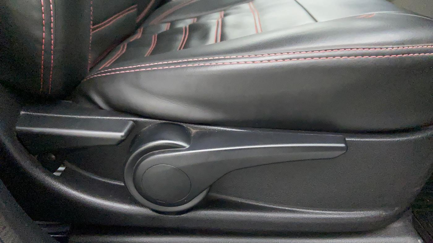 2018 Tata Tiago XZ PETROL, Petrol, Manual, 39,597 km, Driver Side Adjustment Panel