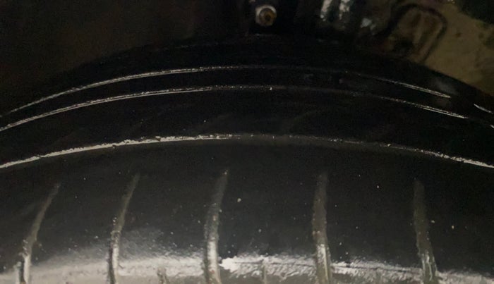 2012 Volkswagen Vento HIGHLINE DIESEL 1.6, Diesel, Manual, 73,895 km, Left Front Tyre Tread