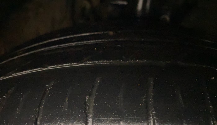 2012 Volkswagen Vento HIGHLINE DIESEL 1.6, Diesel, Manual, 73,895 km, Right Front Tyre Tread