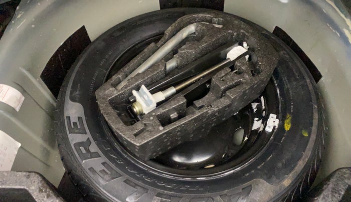 2012 Volkswagen Vento HIGHLINE DIESEL 1.6, Diesel, Manual, 73,895 km, Spare Tyre