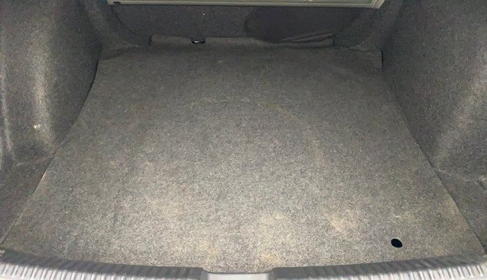 2012 Volkswagen Vento HIGHLINE DIESEL 1.6, Diesel, Manual, 73,895 km, Boot Inside