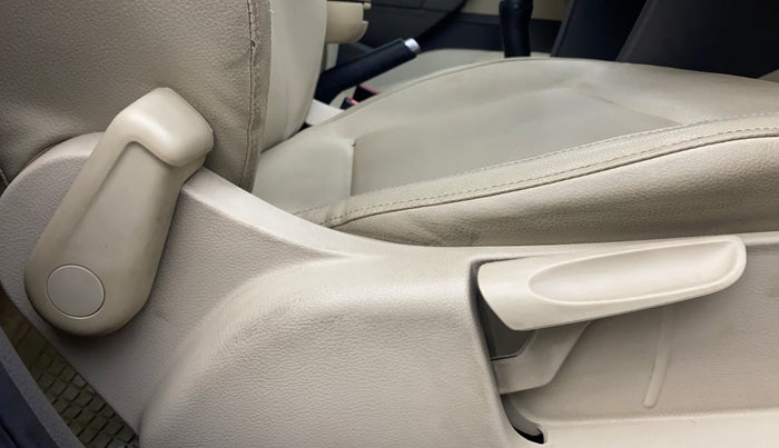 2012 Volkswagen Vento HIGHLINE DIESEL 1.6, Diesel, Manual, 73,895 km, Driver Side Adjustment Panel