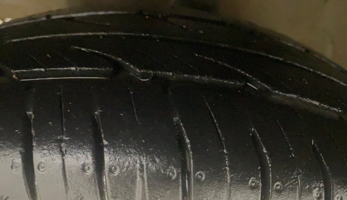 2013 Hyundai Eon ERA +, Petrol, Manual, 66,423 km, Left Front Tyre Tread