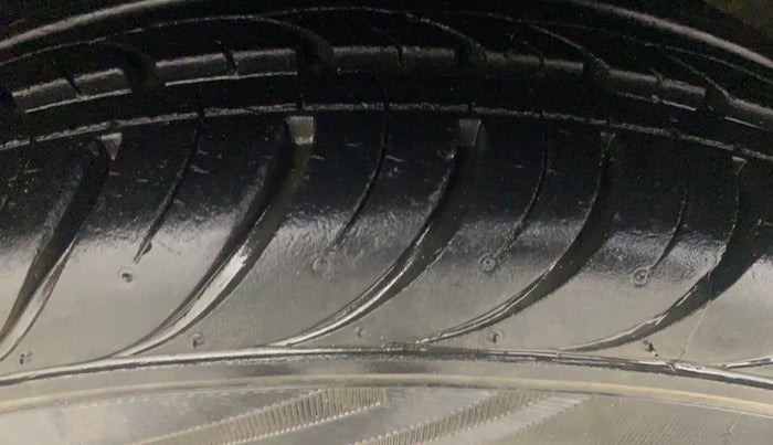 2013 Chevrolet Spark LT 1.0, Petrol, Manual, 24,340 km, Right Front Tyre Tread