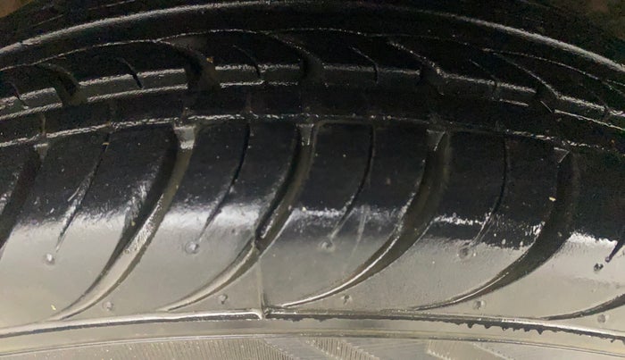 2013 Chevrolet Spark LT 1.0, Petrol, Manual, 24,340 km, Left Front Tyre Tread