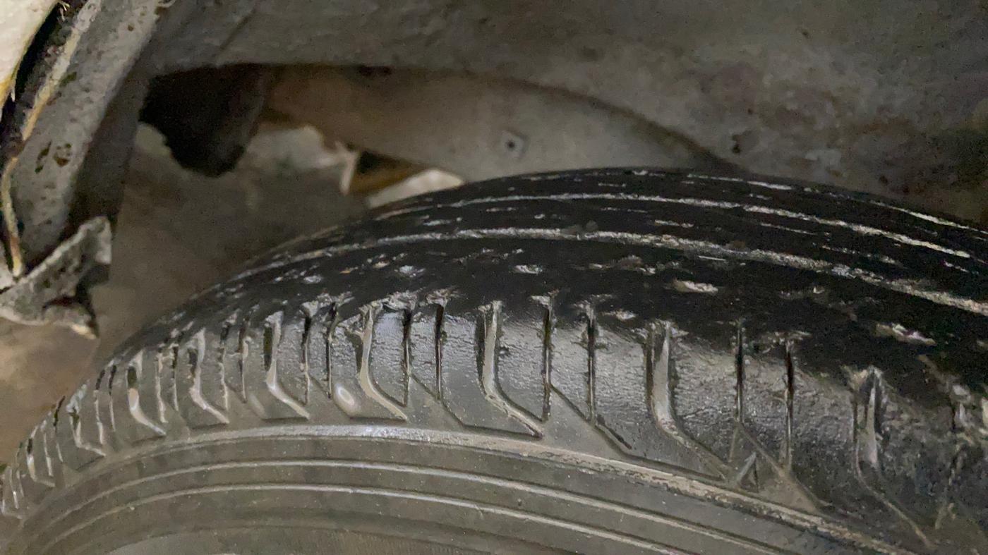 2018 Maruti Eeco 5 STR CNG WITH HTR, CNG, Manual, 79,893 km, Right Front Tyre Tread