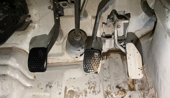 2018 Maruti Eeco 5 STR CNG WITH HTR, CNG, Manual, 80,045 km, Pedals