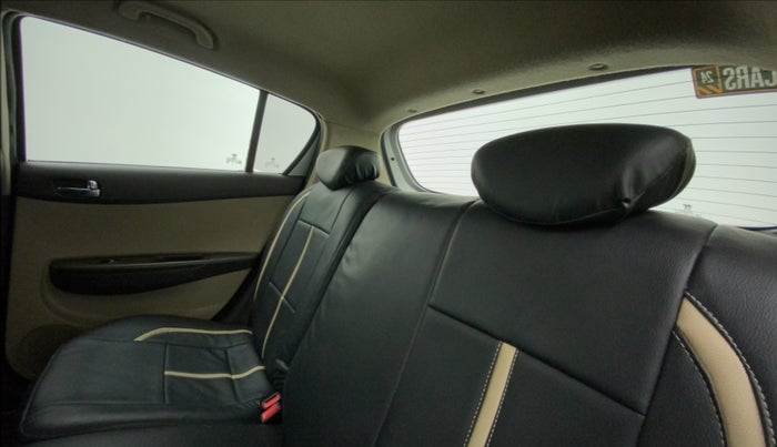 2011 Hyundai i20 SPORTZ 1.2, Petrol, Manual, 73,031 km, Right Side Rear Door Cabin