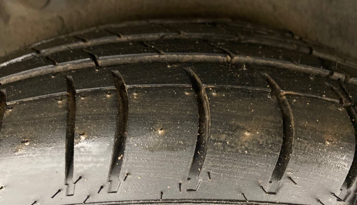 2011 Hyundai i10 MAGNA 1.1 IRDE2, Petrol, Manual, 32,393 km, Right Rear Tyre Tread