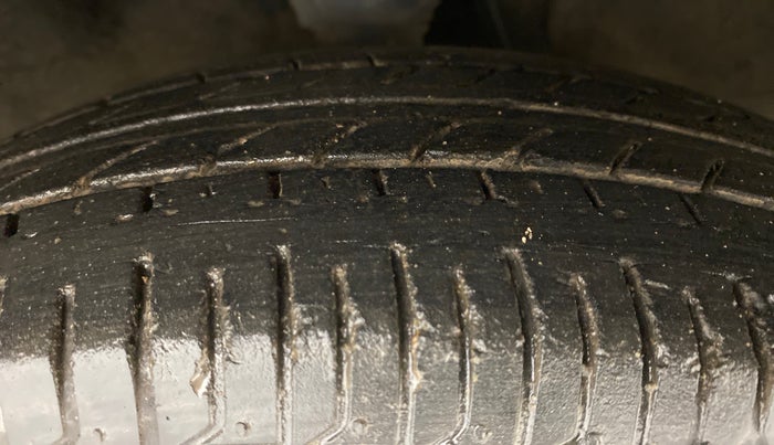 2011 Hyundai i10 MAGNA 1.1 IRDE2, Petrol, Manual, 32,393 km, Right Front Tyre Tread