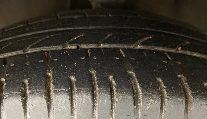 2011 Hyundai i10 MAGNA 1.1 IRDE2, Petrol, Manual, 32,393 km, Left Front Tyre Tread