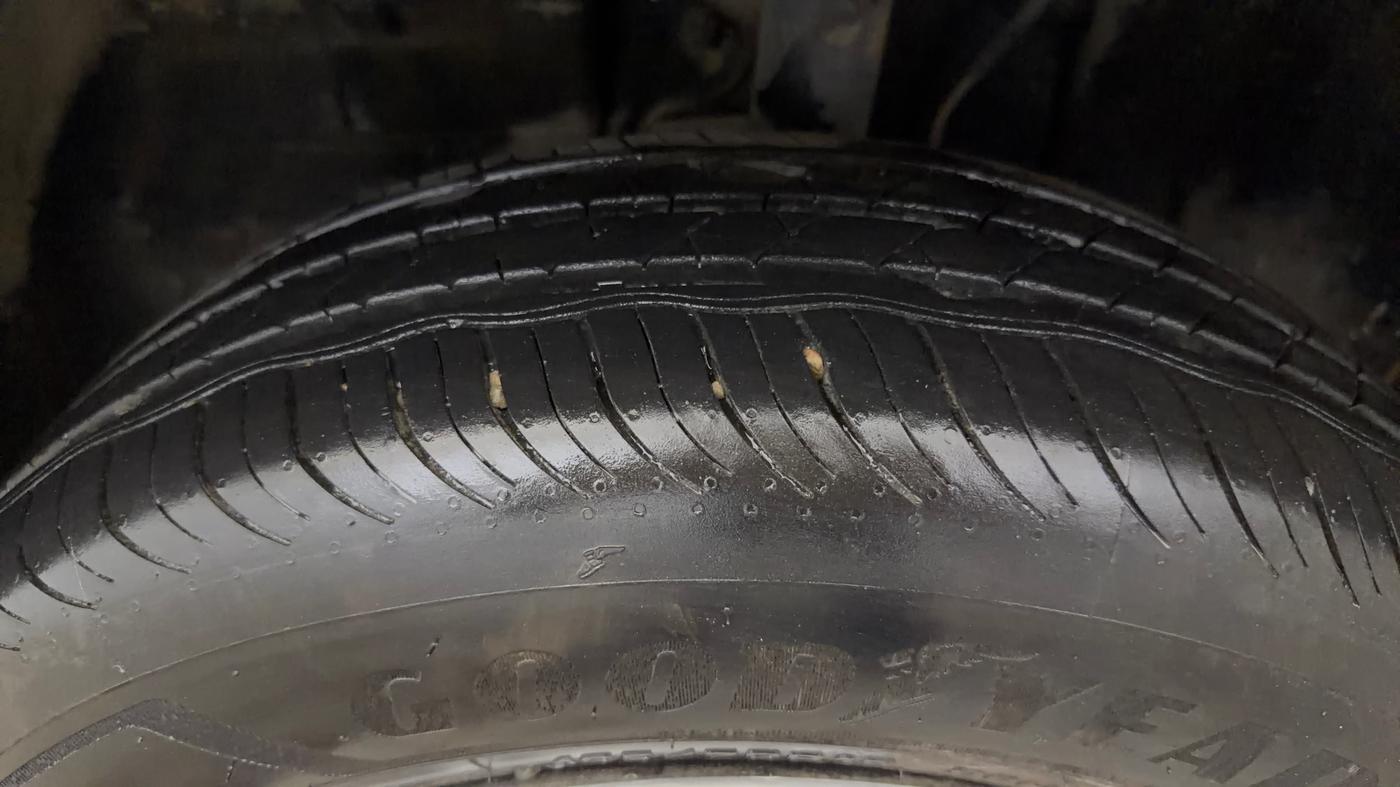 2021 Tata PUNCH ADVENTURE MT, Petrol, Manual, 69,603 km, Left Front Tyre Tread