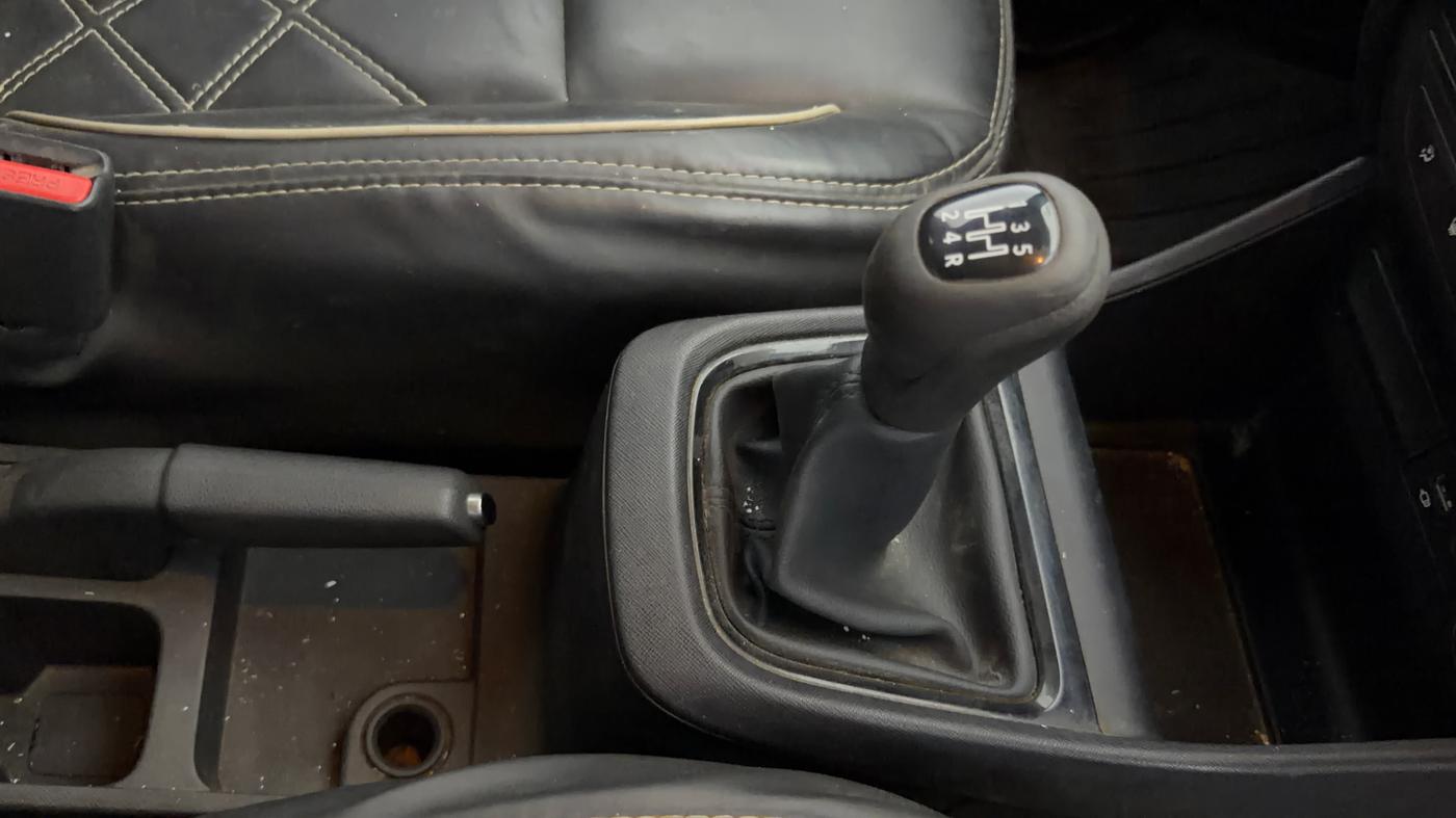 2021 Tata PUNCH ADVENTURE MT, Petrol, Manual, 69,603 km, Gear Lever