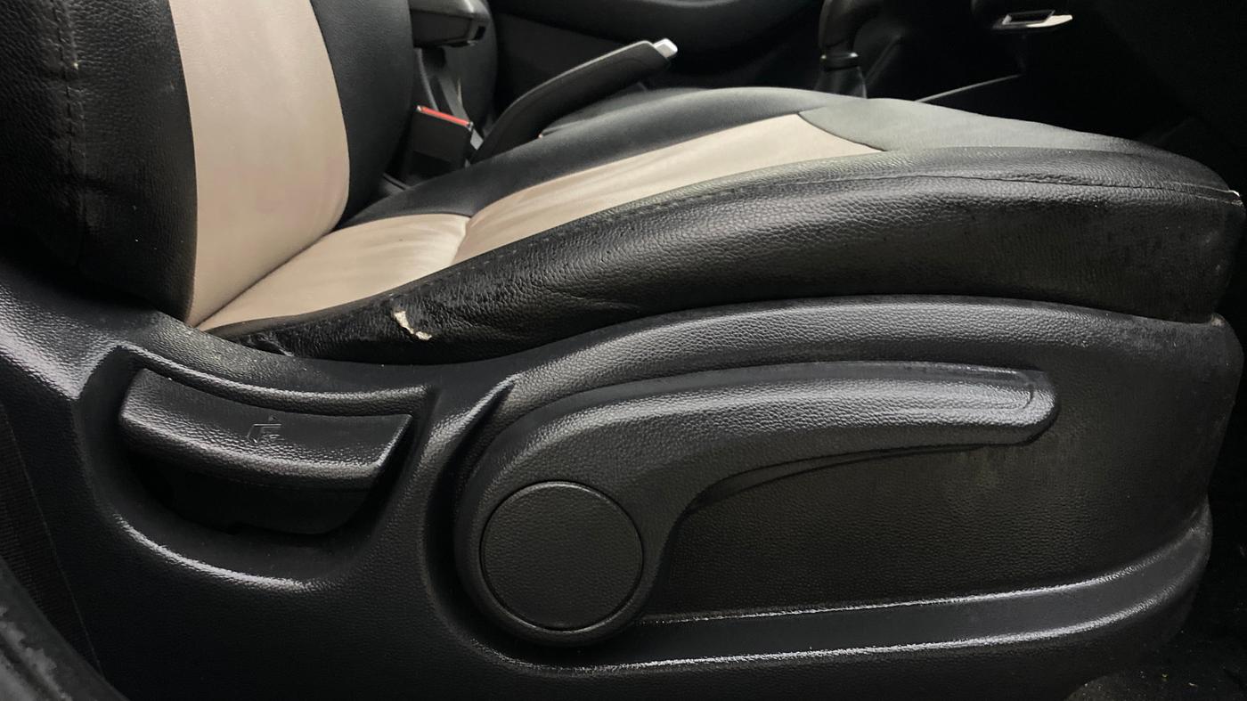 2017 Hyundai i20 Active 1.2 S, Petrol, Manual, 34,189 km, Driver Side Adjustment Panel