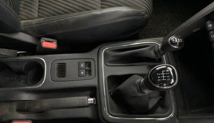 2022 Mahindra Thar LX HARD TOP 4WD MT, Diesel, Manual, 52,746 km, Gear Lever