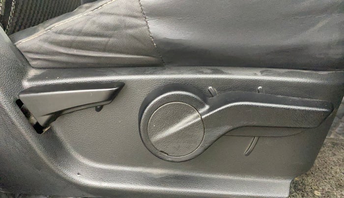 2022 Mahindra Thar LX HARD TOP 4WD MT, Diesel, Manual, 52,746 km, Driver Side Adjustment Panel